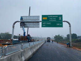 Biển báo trên cao tốc