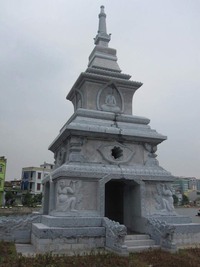 Lăng mộ đá bia đá