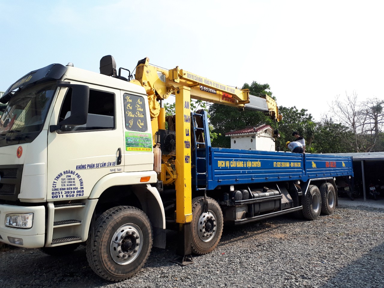 Dịch vụ xe cẩu nâng hạ hàng hóa