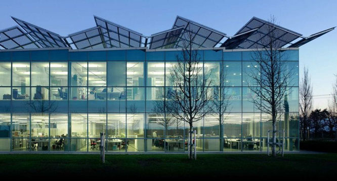 Vách kính tòa nhà